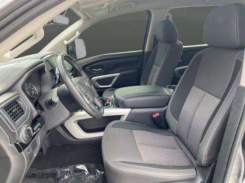 Used 2024 Nissan Titan SV w/ SV Convenience Package image 4