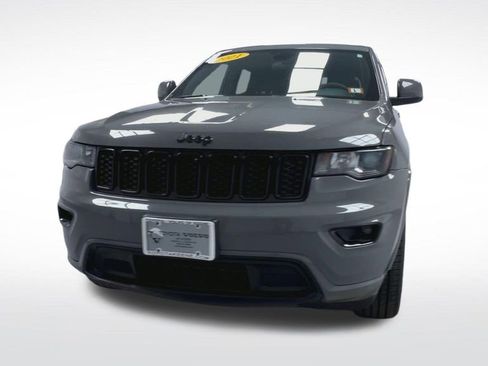 Used 2021 Jeep Grand Cherokee Laredo X AWD/4WD image 3