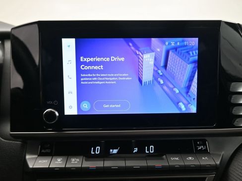 Used 2025 Toyota Camry SE FWD image 8