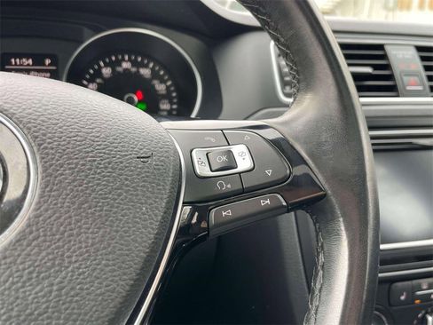 Used 2017 Volkswagen Jetta SE image 22