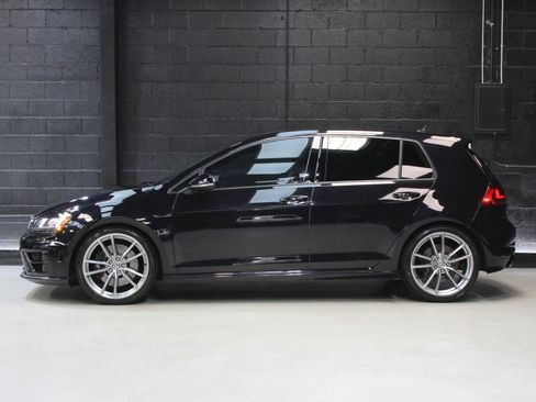 Used 2017 Volkswagen Golf R 4-Door image 3