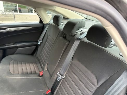 Used 2019 Ford Fusion SE FWD image 10