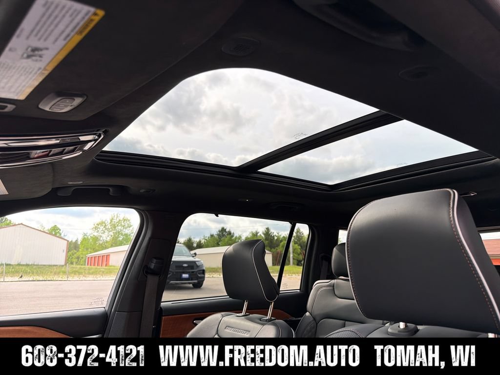 Used 2023 Jeep Grand Cherokee L Summit AWD/4WD image 21
