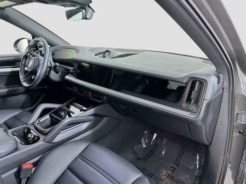 New 2025 Porsche Cayenne E-Hybrid Coupe image 31
