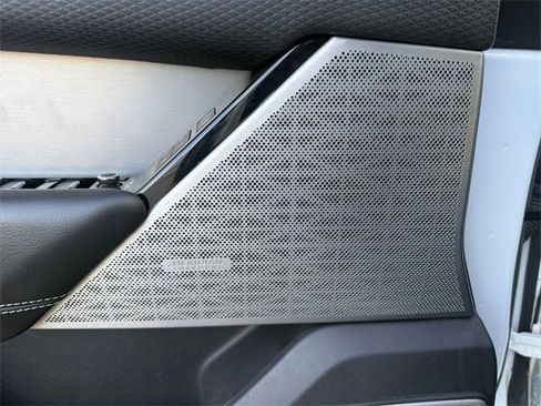 Used 2019 Land Rover Range Rover Velar R-Dynamic SE image 13