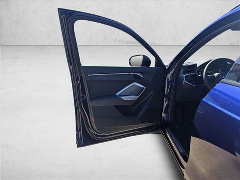 New 2025 Audi Q3 2.0T Premium image 13