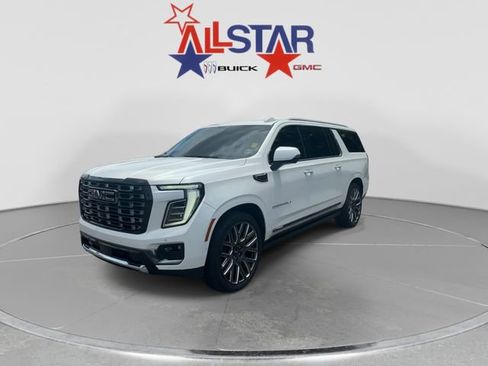 Used 2025 GMC Yukon XL Denali Ultimate AWD/4WD image 3