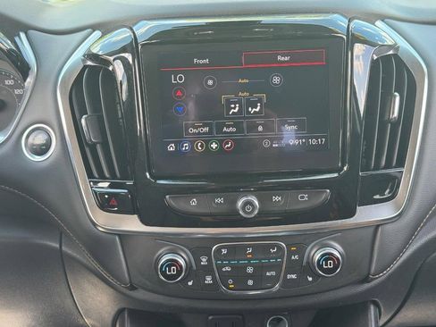 Used 2021 Chevrolet Traverse LT FWD image 21
