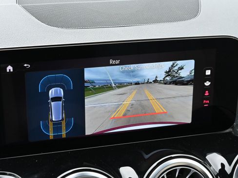 Used 2024 Mercedes-Benz GLB 250 image 18