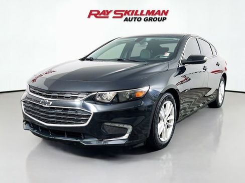 Used 2018 Chevrolet Malibu LT w/ Leather Package FWD image 3