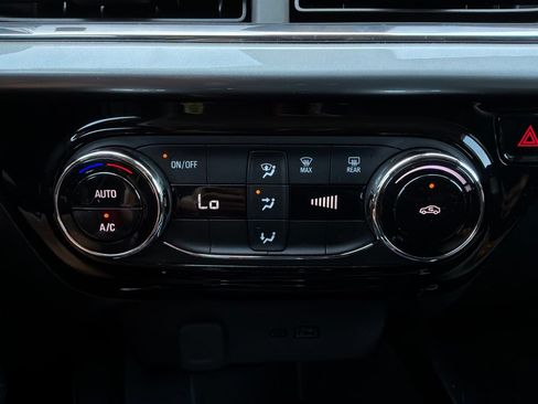 Used 2025 Chevrolet Trax LT FWD image 25