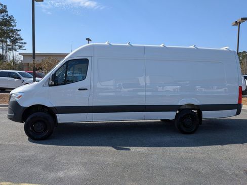 Used 2024 Mercedes-Benz Sprinter 2500 image 7