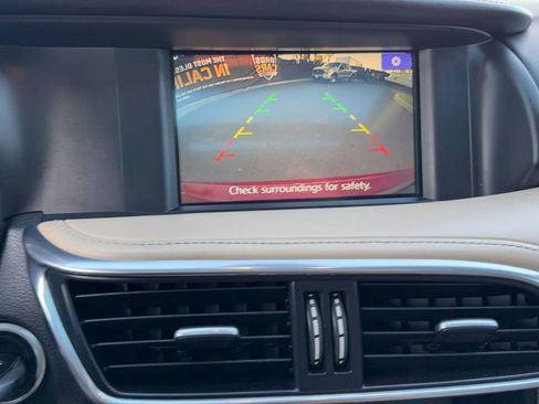 Used 2017 INFINITI QX30 Premium w/ Navigation Package image 19