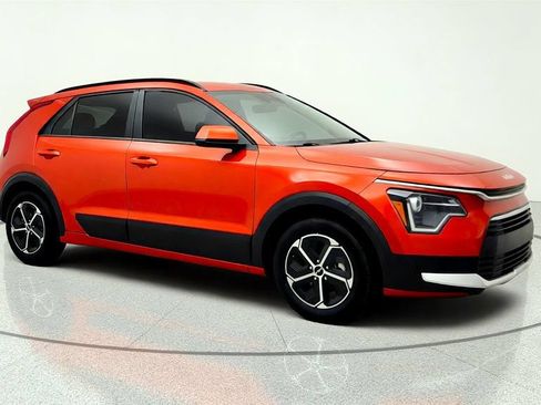 Used 2023 Kia Niro LX FWD image 3