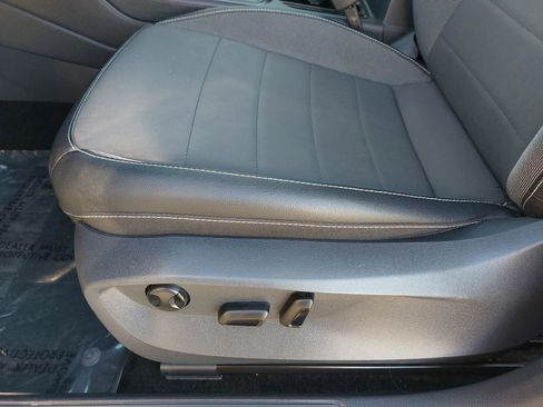 Used 2022 Volkswagen Taos SE image 28