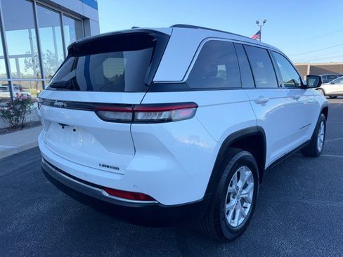 Used 2024 Jeep Grand Cherokee Limited AWD/4WD image 3