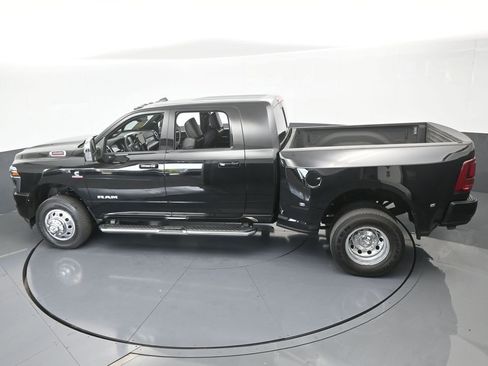 Used 2025 RAM 3500 Laramie image 58