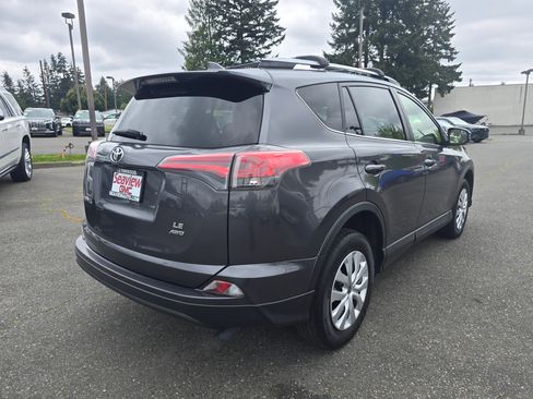 Used 2018 Toyota RAV4 LE w/ Carpet Mat Package AWD/4WD image 3