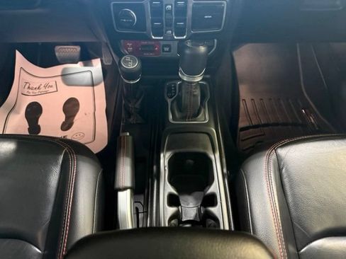 Used 2018 Jeep Wrangler Unlimited Rubicon w/ Dual Top Group AWD/4WD image 17