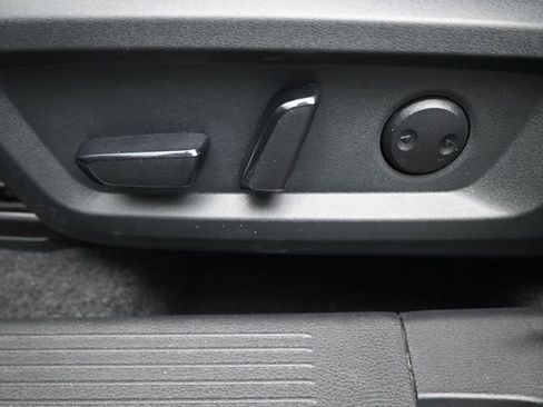 Used 2025 Nissan Rogue SV image 33