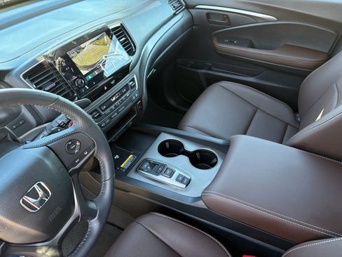 Certified 2025 Honda Passport EX-L image 19