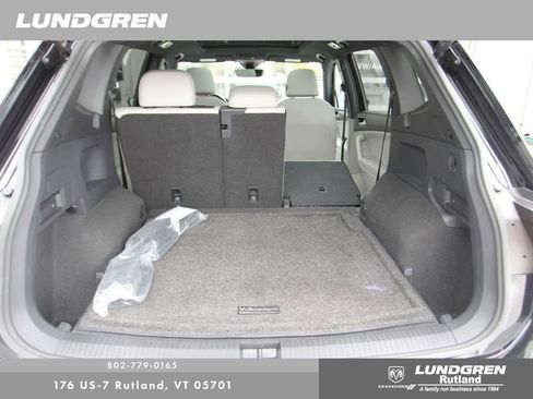 Used 2022 Volkswagen Tiguan SE R-Line image 43