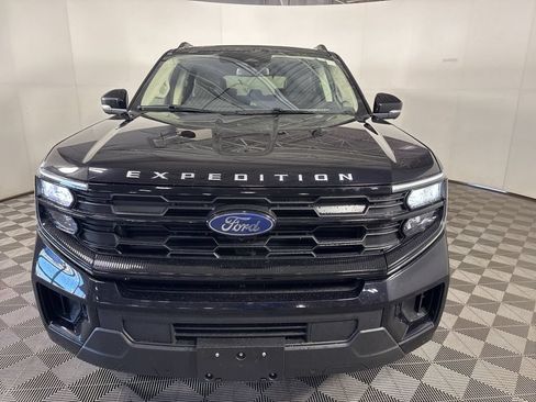 Used 2025 Ford Expedition Active AWD/4WD image 2