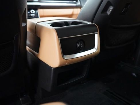 Used 2022 Kia Carnival LX image 32