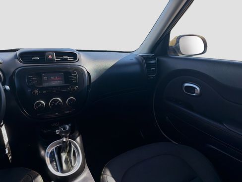 Used 2015 Kia Soul + image 21