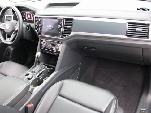 Used 2022 Volkswagen Atlas SEL R-Line image 28