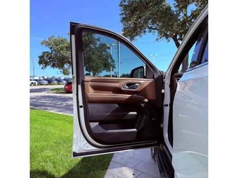 Used 2021 Chevrolet Tahoe High Country RWD image 21