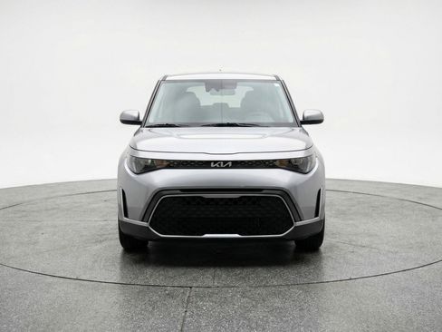 Used 2025 Kia Soul LX w/ LX Technology Package image 2