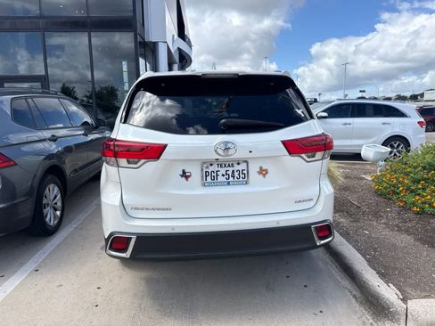 Used 2017 Toyota Highlander Limited FWD image 5