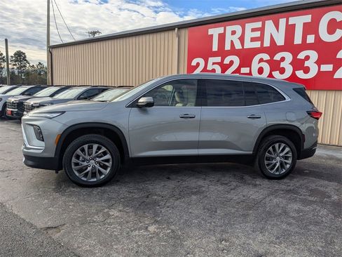 Used 2025 Buick Enclave Preferred w/ Power Package image 1