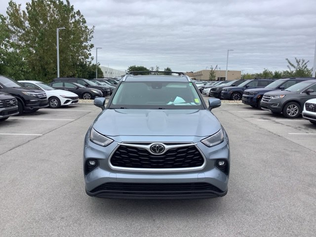 Used 2021 Toyota Highlander XLE AWD/4WD image 7