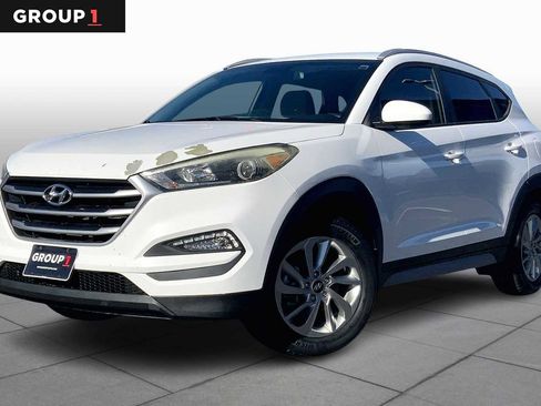 Used 2017 Hyundai Tucson SE image 1