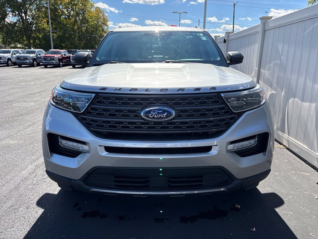 Used 2021 Ford Explorer XLT w/ Equipment Group 202A AWD/4WD image 5