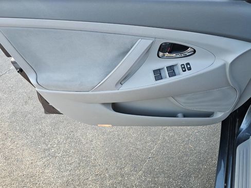 Used 2011 Toyota Camry image 16