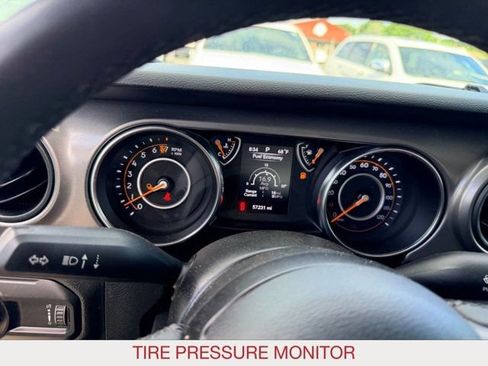 Certified 2023 Jeep Gladiator Sport AWD/4WD image 16