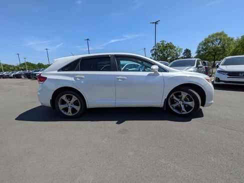 Used 2014 Toyota Venza LE w/ LE Convenience Package image 4