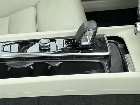 Used 2023 Volvo S60 B5 Ultimate image 7