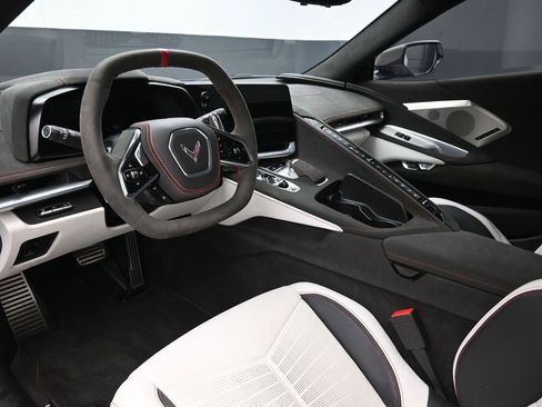 Used 2023 Chevrolet Corvette Stingray Premium Conv w/ Z51 Performance Package image 18