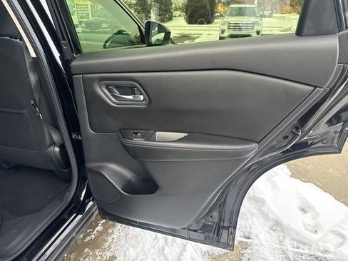 Used 2024 Nissan Rogue SV image 39