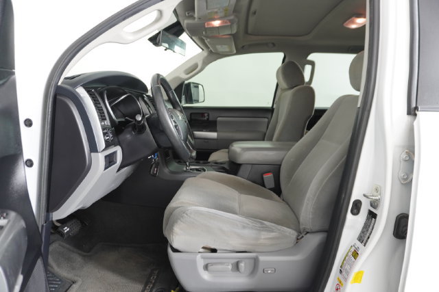 Used 2019 Toyota Sequoia SR5 AWD/4WD image 19