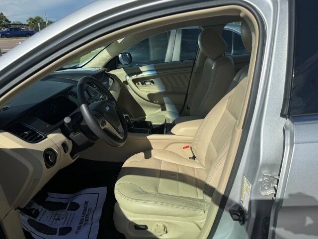 Used 2017 Ford Taurus SEL FWD image 11