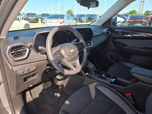 Used 2024 Chevrolet TrailBlazer LT FWD image 11