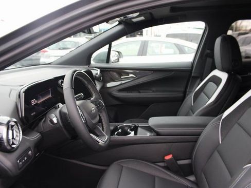 New 2025 Chevrolet Blazer EV LT w/ Super Cruise Package AWD/4WD image 15