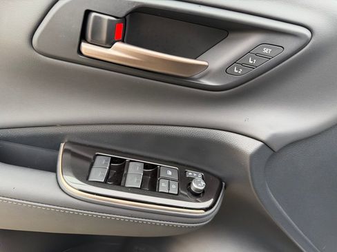 Certified 2025 Toyota Crown Signia image 10