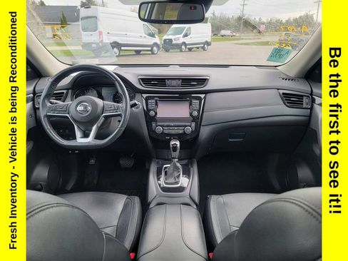 Used 2017 Nissan Rogue SL w/ SL Premium Package AWD/4WD image 12