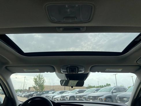 Used 2025 Hyundai Elantra SEL FWD image 21